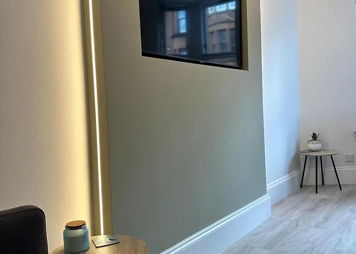 West End Tenement Apartment *