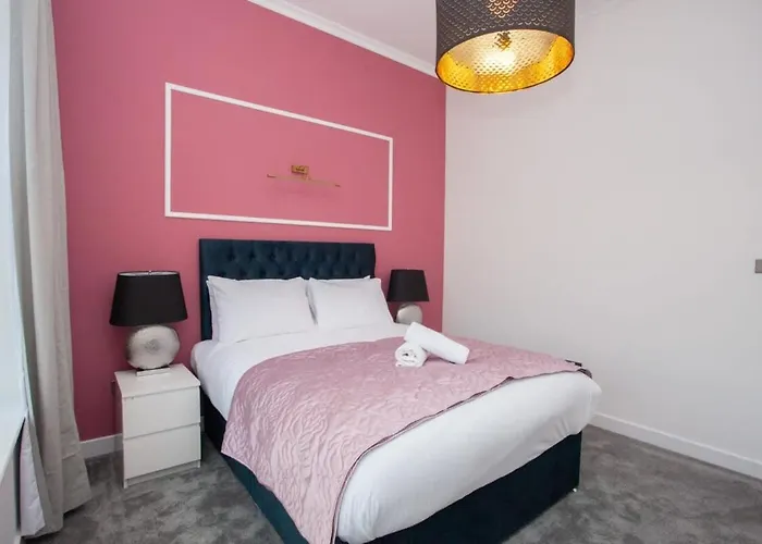 Stunning One Bed With Parking In Centre *