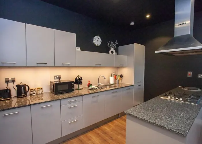 Stunning One Bed With Parking In Centre