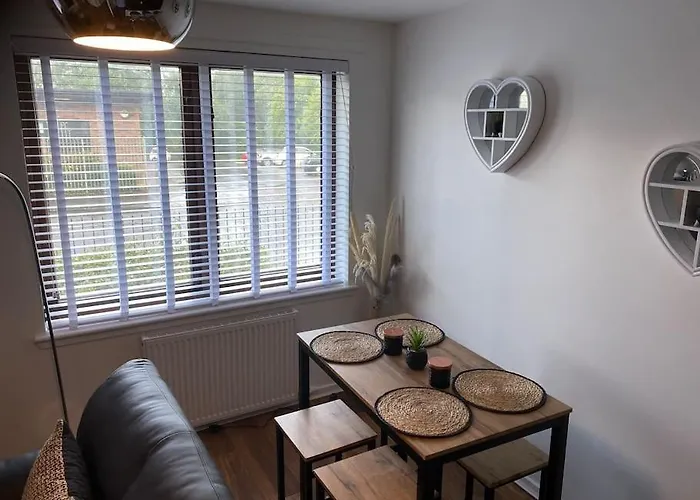 Apartment Perfectly Situated Luxury 2 Bedroom *