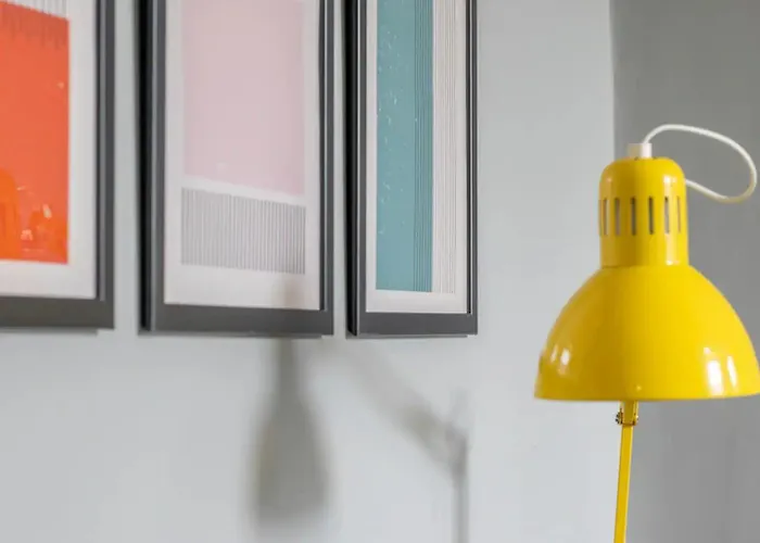 West End Cosy Pop Of Colour - Pass The Keys グラスゴー