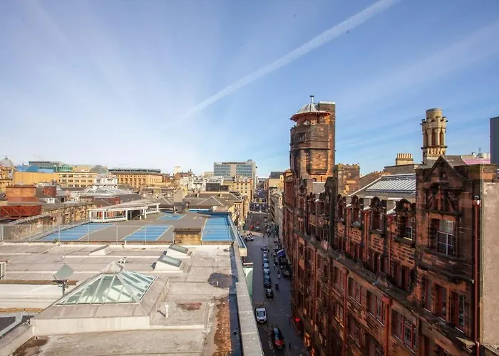 Beautiful Penthouse In Centre Location *