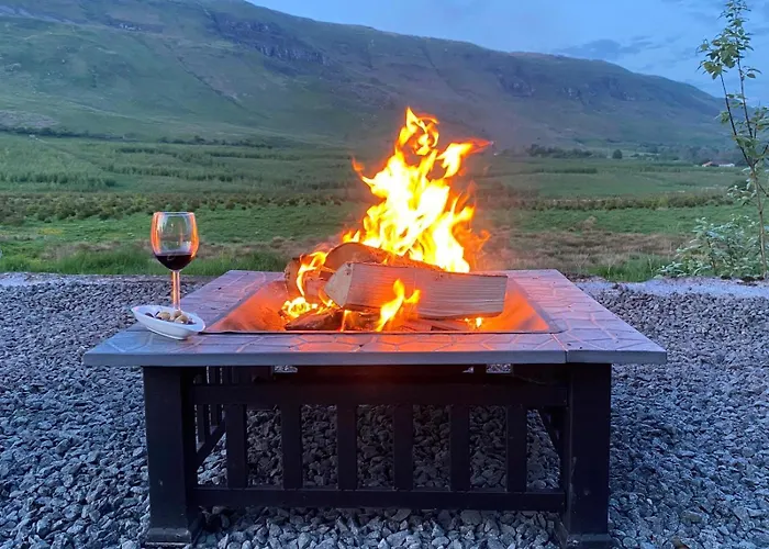 The Fells - Campsie Luxury Pods With Hot Tub *