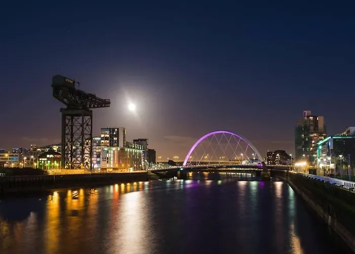 Luxurious Penthouse With Bar At Hydro & Secc * Glasgow