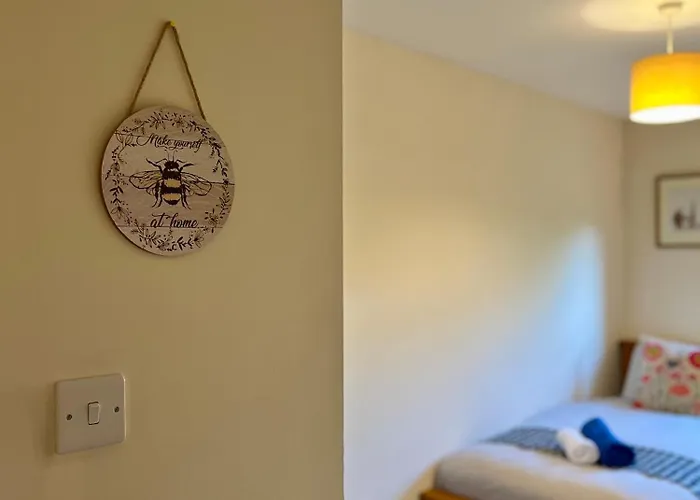 Stylish Modern Flat With Juliet Balcony & Parking *