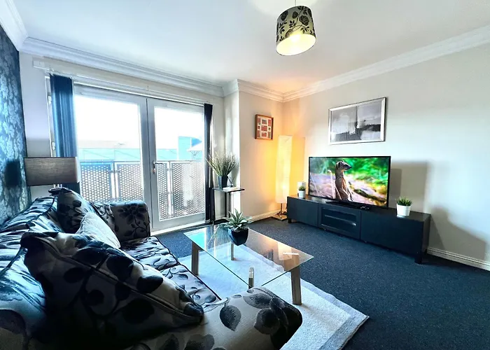 Stylish Modern Flat With Juliet Balcony & Parking Appartement Glasgow