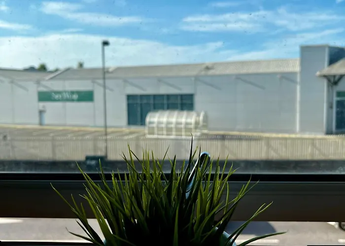 Stylish Modern Flat With Juliet Balcony & Parking *