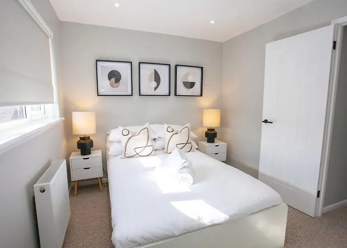 Stylish And Modern 2 Bed House Glasgow
