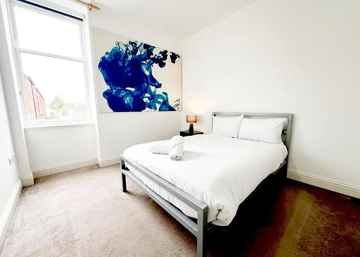 Chic Retreat In Ibrox