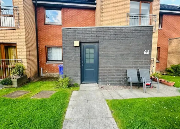 2 Bed Entire Upper Flat In Appartement