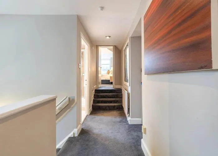 Bright And Duplex In Centre דירה *