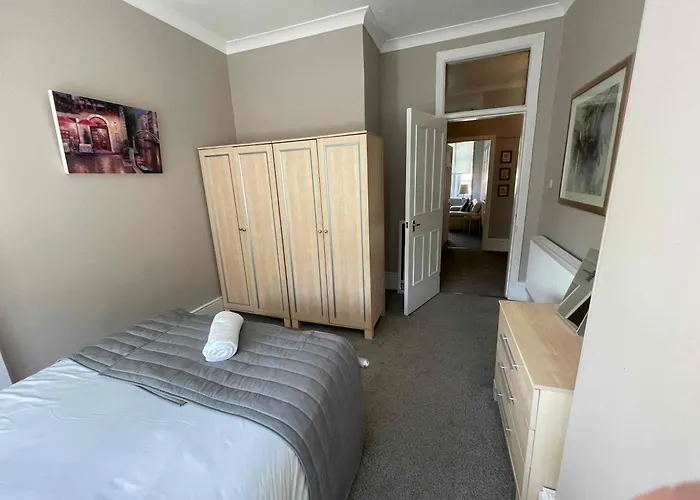 2 Bed West End * Glasgow