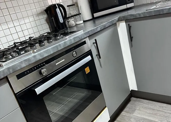 2 Bed Entire Upper Flat In