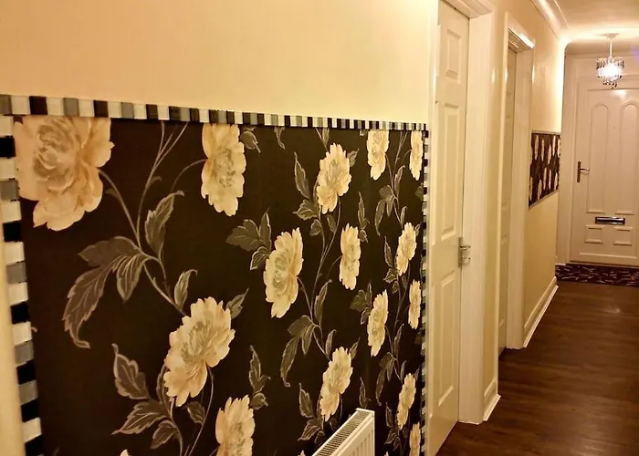 3 Bedroom - Free Parking & Wifi 350mbps Apartamento Glasgow