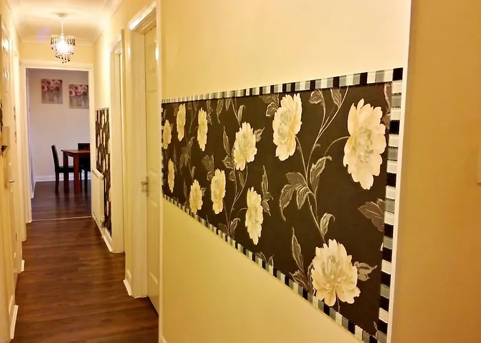 3 Bedroom - Free Parking & Wifi 350mbps * Glasgow