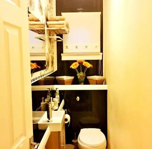 3 Bedroom - Free Parking & Wifi 350mbps Apartamento Glasgow