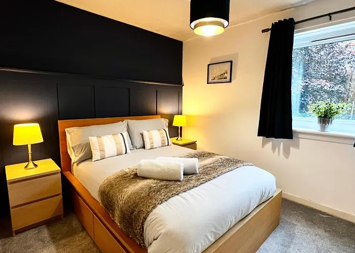 Ground Floor Flat With Free Parking & Wifi *