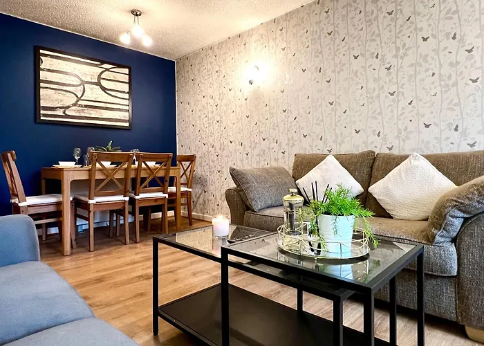 Апартаменты Ground Floor Flat With Free Parking & Wifi