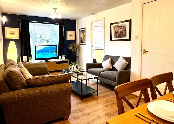 Апартаменты Ground Floor Flat With Free Parking & Wifi