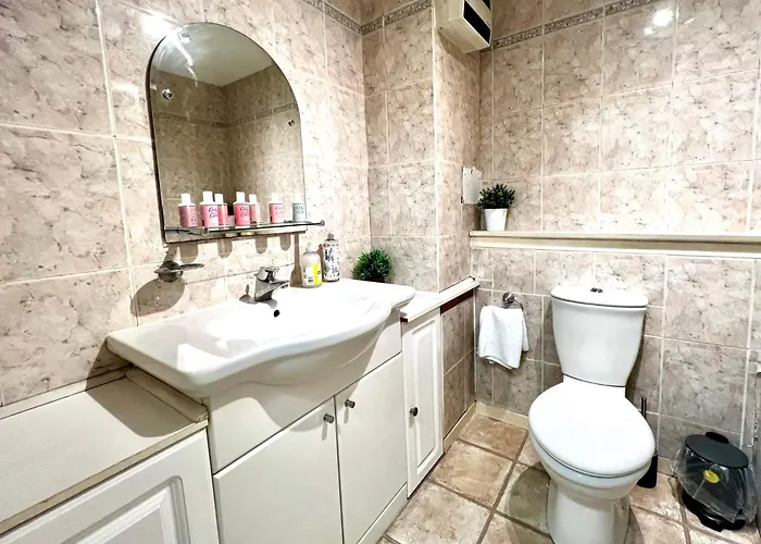 Ground Floor Flat With Free Parking & Wifi Апартаменты Глазго