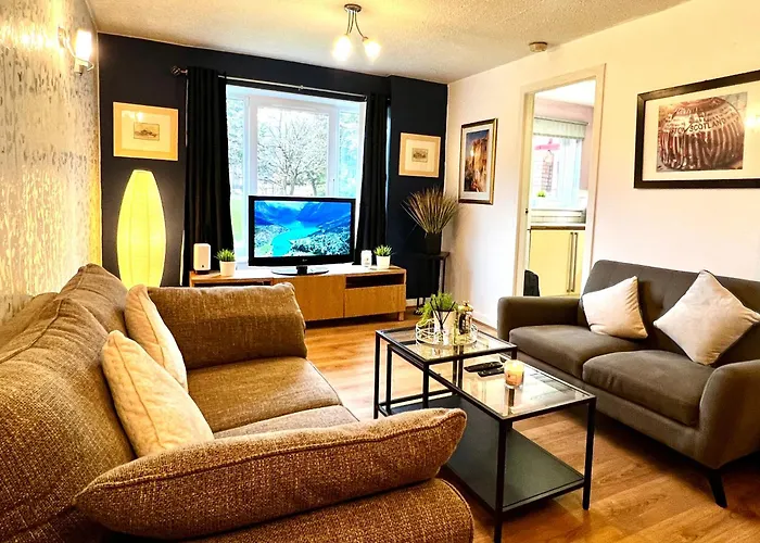 Апартаменты Ground Floor Flat With Free Parking & Wifi Глазго