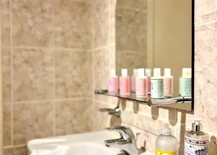 Ground Floor Flat With Free Parking & Wifi