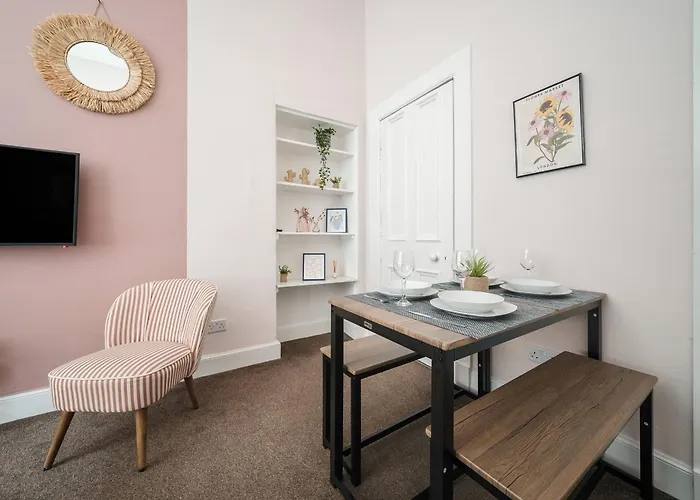 4 Beds - Gateway Getaway With Free Parking Apartament Glasgow