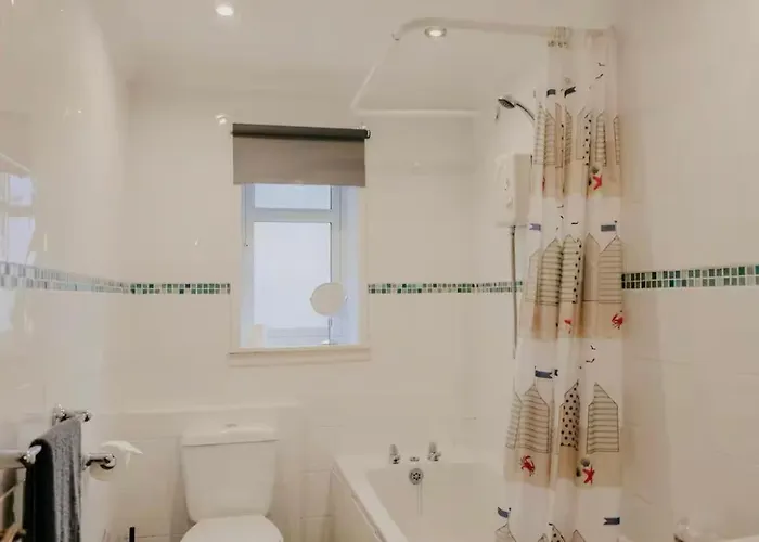 - 1 Bedroom דירה