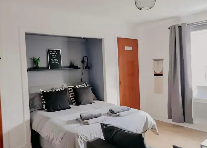- 1 Bedroom דירה גלאזגו