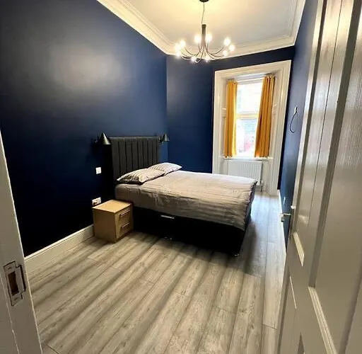 Queens Park Area, Beautiful Vibrant Ground Floor Lovely * Glasgow