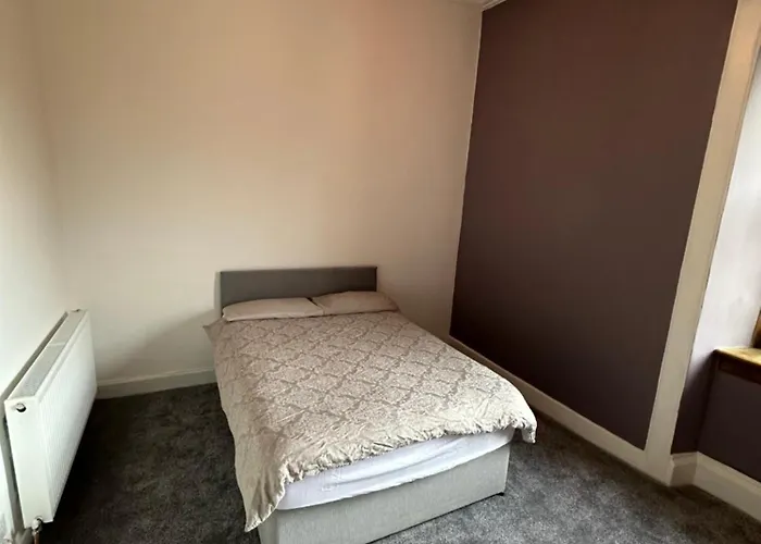 Spacious 5 Bedroom House Close To West End Glasgow