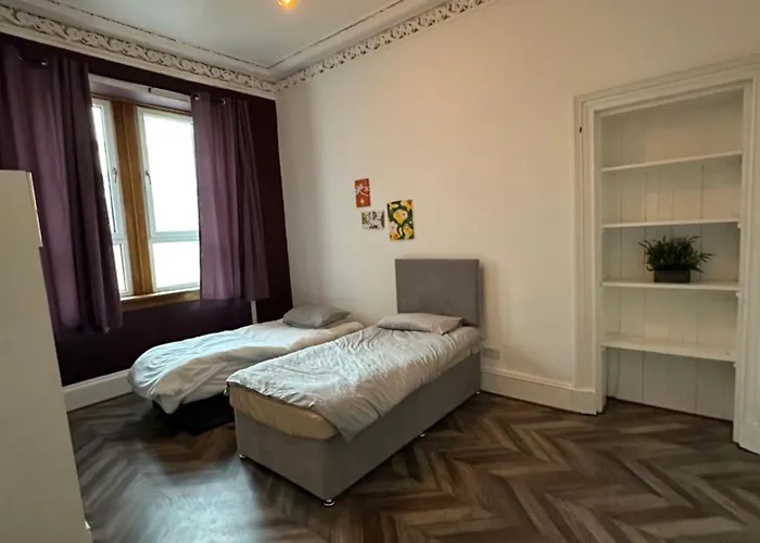 Spacious 5 Bedroom House Close To West End Glasgow