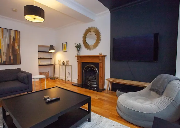 Charming Sandstone-basement In West End Сasa de vacaciones Glasgow