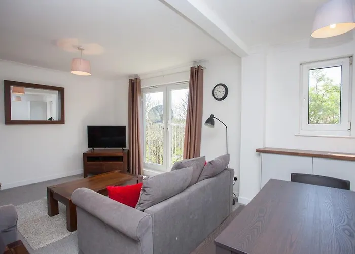 3 Bedroom Duplex With Free Parking Appartement *