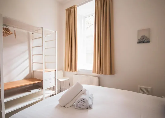 Nyaraló Stunning 3 Bed Flat In The Heart Of The West End *