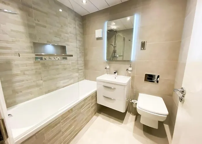 Two Bedroom, Free Private Parking * Γλασκώβη