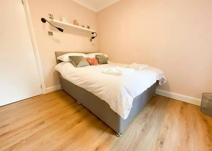 Two Bedroom, Free Private Parking *