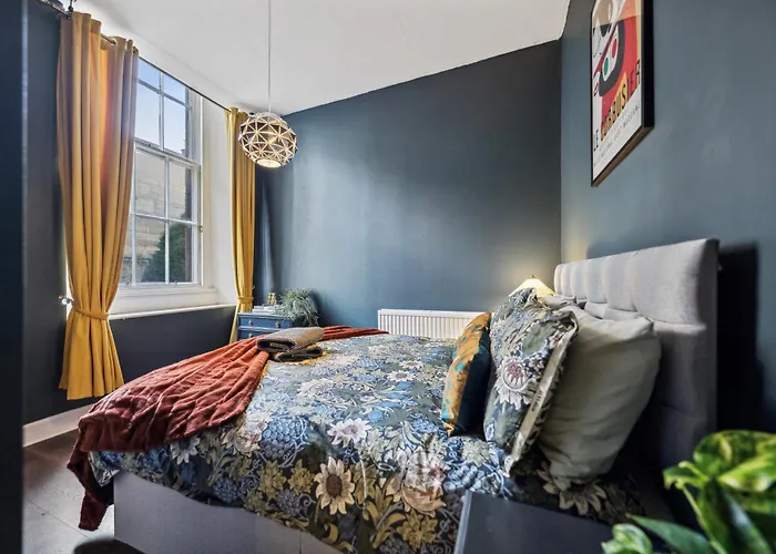 Grand 2 Bed West End