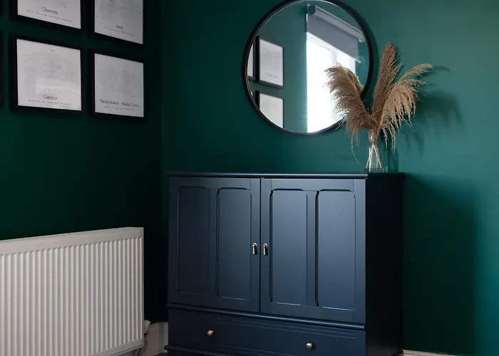 Extravagant 6 Bed Victorian Townhouse With Hot Tub Glasgow