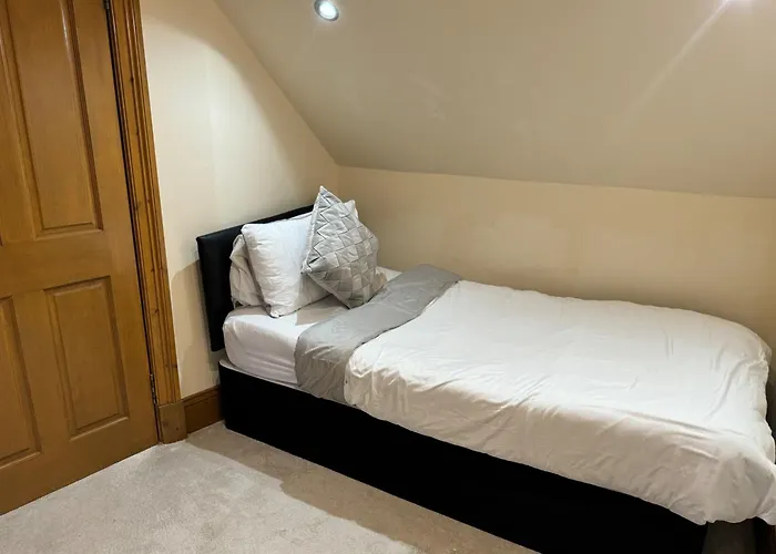 2-bed Sleeps 4 10 Mins To Centre *