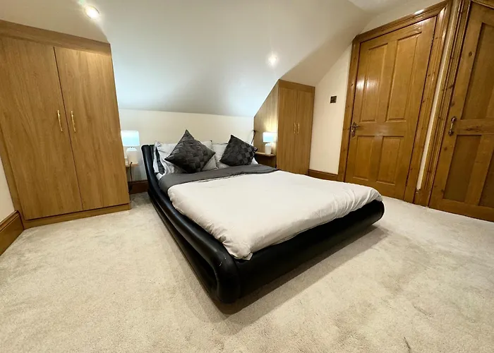 2-bed Sleeps 4 10 Mins To Centre *
