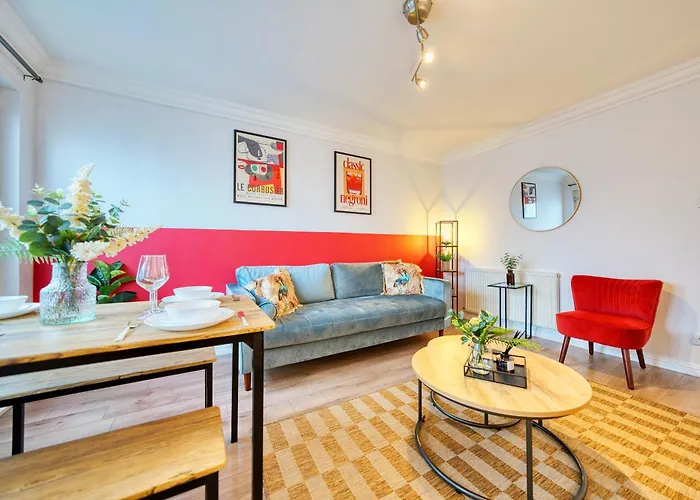 Modern 2 Bed Flat With Free Parking