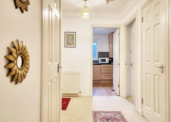 2Br Flat Central Location With Free Parking * Glasgow