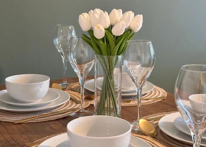 2Br Flat Central Location With Free Parking * Glasgow