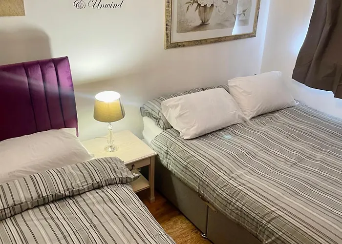 3 Bed ,2 Bedroom Near Centre Appartamento *