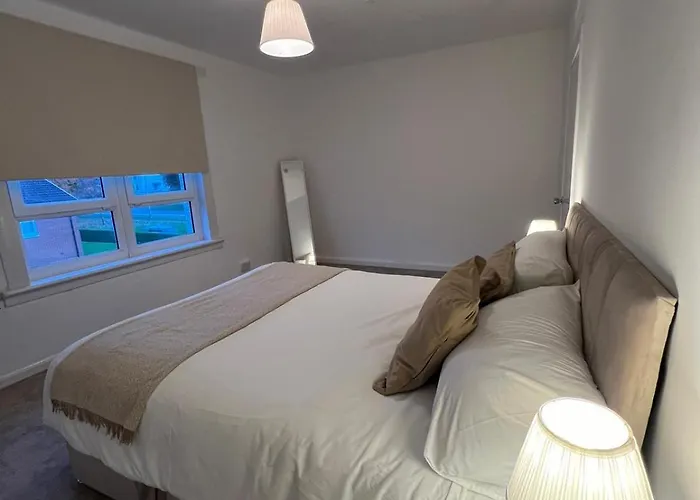 Archillects Entire Two Bedroom Comfy House - Free Parking Vakantiehuis