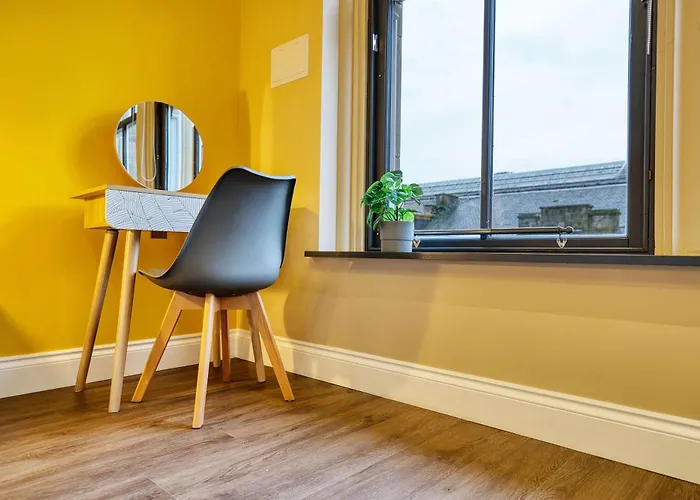 Lovely Station 1 Bed A6