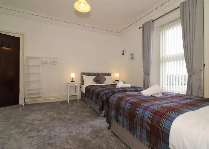 10 Bedrooms Pool Table Garden Piano