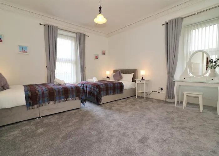 10 Bedrooms Pool Table Garden Piano * Glasgow