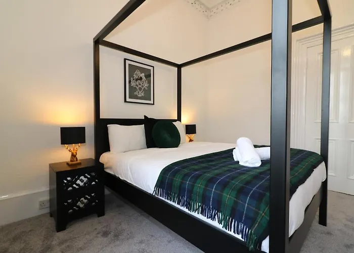 10 Bedrooms Pool Table Garden Piano Villa